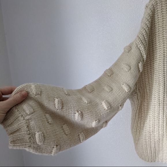 Moon and Madison Cream Knit Bauble Sleeve Cropped Sweater Womens Large L Neutral - Picture 11 of 13